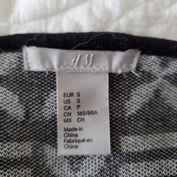 H&M Geometric Pattern Cropped Sweater - Picture 6 of 6